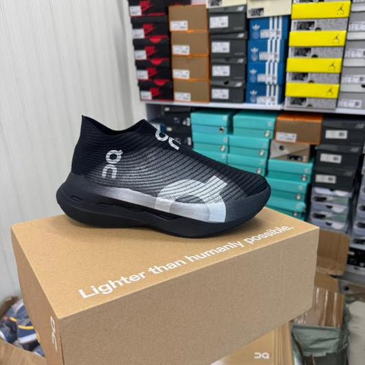 ON CLOUDBOOM STRIKE LS BLACK